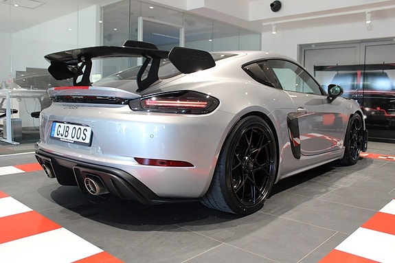 Porsche 718 Cayman GT4 RS 3 of 5