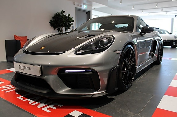 Porsche 718 Cayman GT4 RS 4 of 5