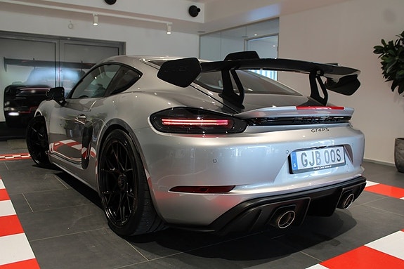 Porsche 718 Cayman GT4 RS 2 of 5