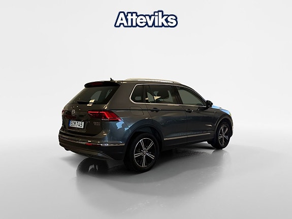 Volkswagen Tiguan 3 of 5