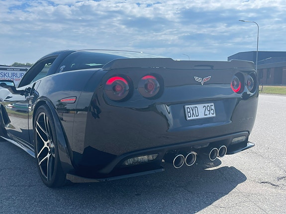 Chevrolet Corvette 2 of 5
