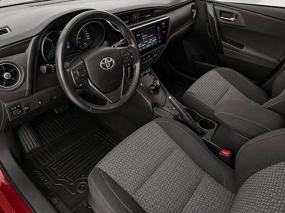 Toyota Auris 7 of 12