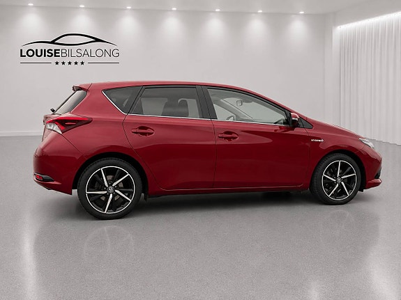 Toyota Auris 5 of 12