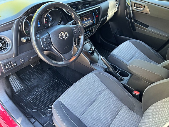 Toyota Auris 10 of 12