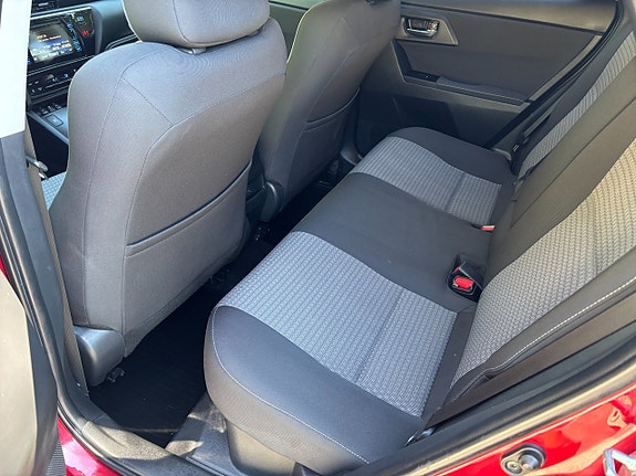 Toyota Auris 12 of 12