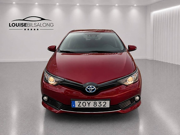 Toyota Auris 2 of 12