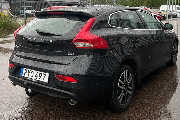 Volvo V40 2 of 5