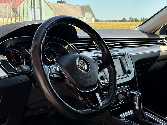Volkswagen Passat 8 of 30