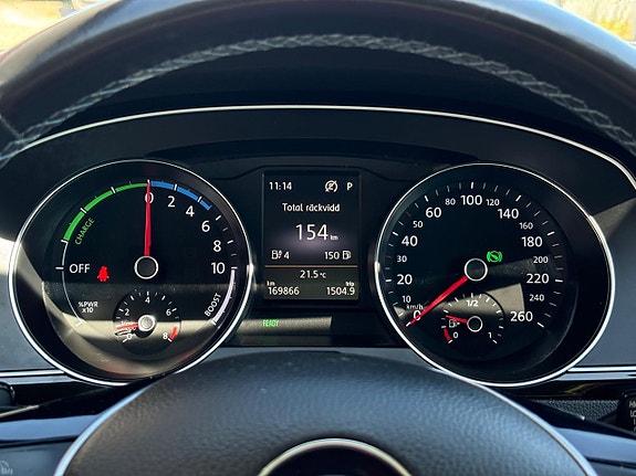 Volkswagen Passat 13 of 30