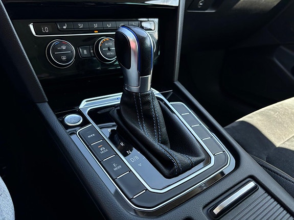 Volkswagen Passat 15 of 30