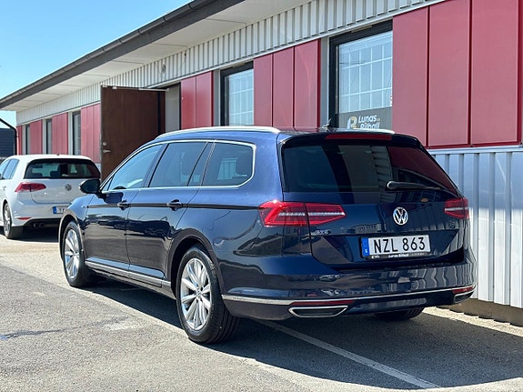 Volkswagen Passat 4 of 30