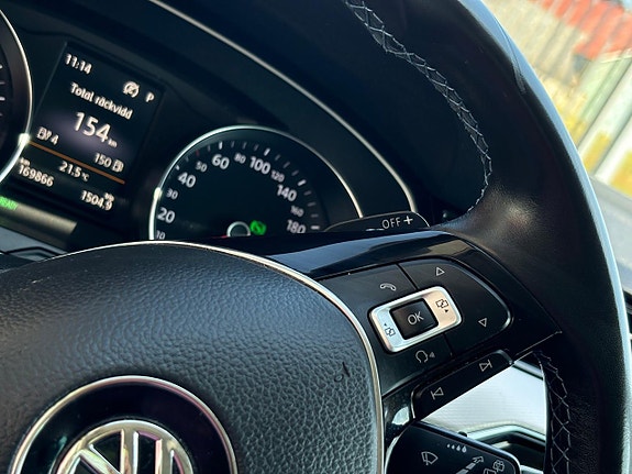 Volkswagen Passat 18 of 30