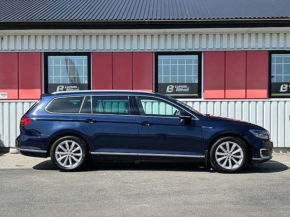 Volkswagen Passat 6 of 30