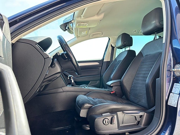 Volkswagen Passat 19 of 30