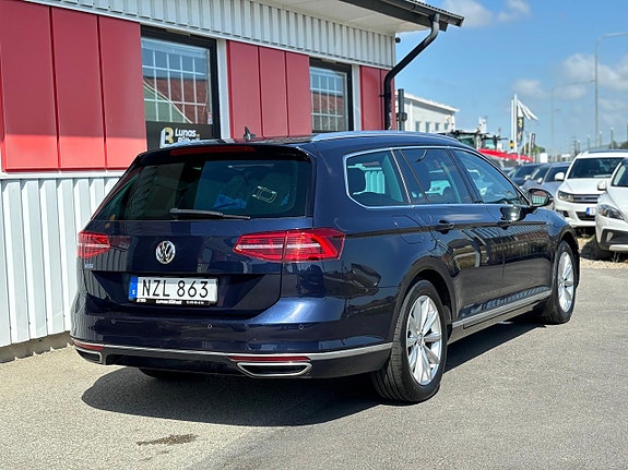Volkswagen Passat 7 of 30