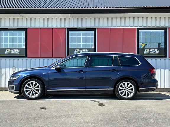 Volkswagen Passat 3 of 30