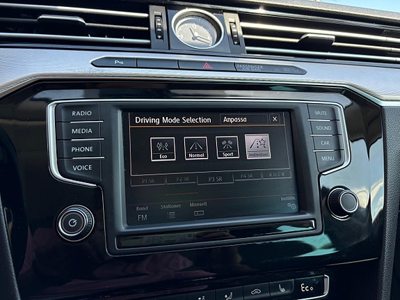 Volkswagen Passat 17 of 30