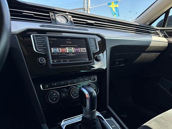 Volkswagen Passat 14 of 30