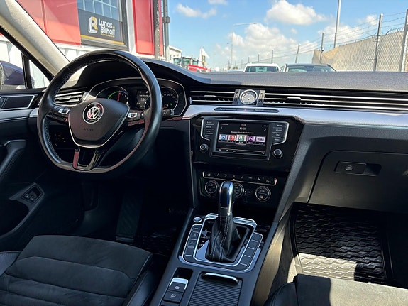 Volkswagen Passat 11 of 30