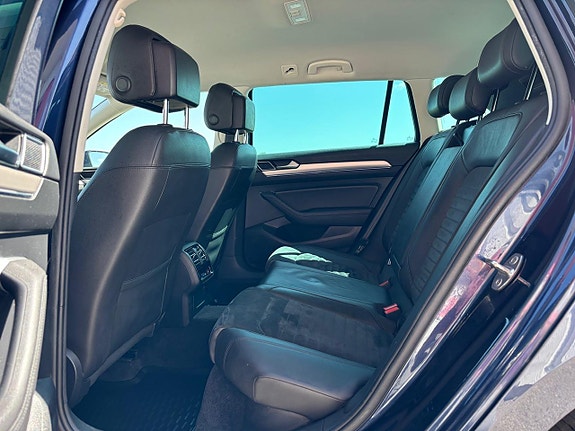 Volkswagen Passat 22 of 30