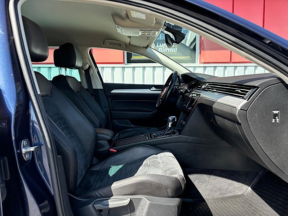 Volkswagen Passat 21 of 30