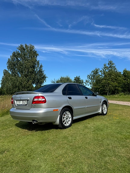 Volvo S40 2 of 5
