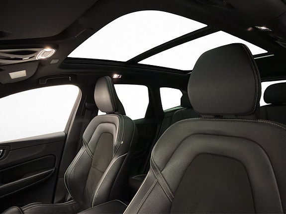 Volvo XC60 10 of 30