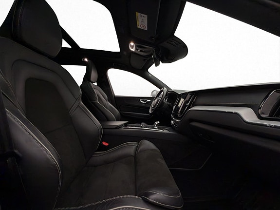 Volvo XC60 12 of 30