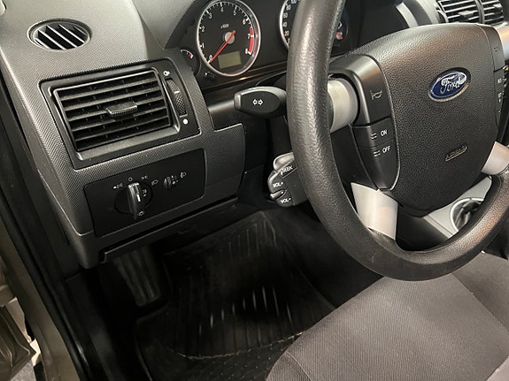 Ford Mondeo 13 of 14
