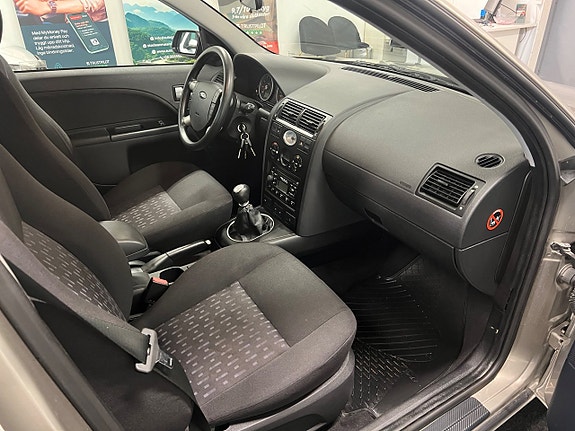 Ford Mondeo 9 of 14