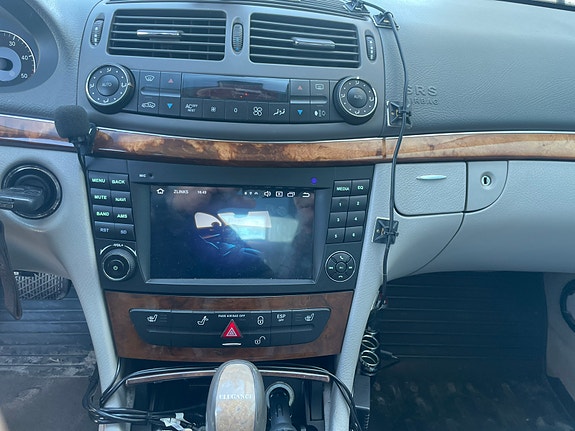 Mercedes-Benz E270 10 of 12