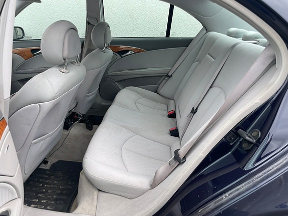 Mercedes-Benz E270 7 of 12
