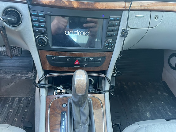Mercedes-Benz E270 9 of 12