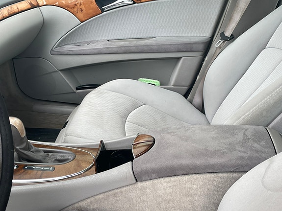 Mercedes-Benz E270 6 of 12