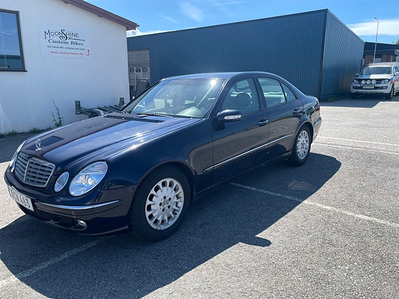 Mercedes-Benz E270 2 of 5