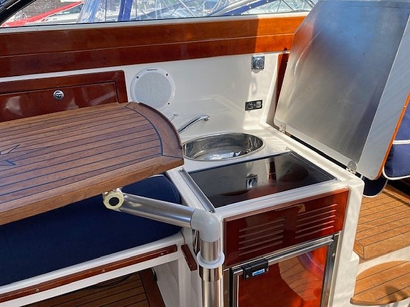 Aquador 23 DC -07 Volvo Penta 5,0 GXI Bogpropeller Ankarspel 6 of 12