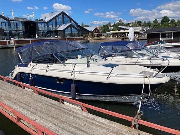 Aquador 23 DC -07 Volvo Penta 5,0 GXI Bogpropeller Ankarspel 2 of 12