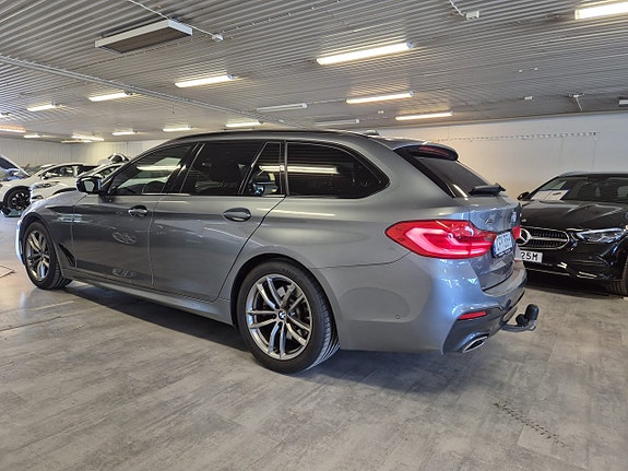 BMW 520d 3 of 5
