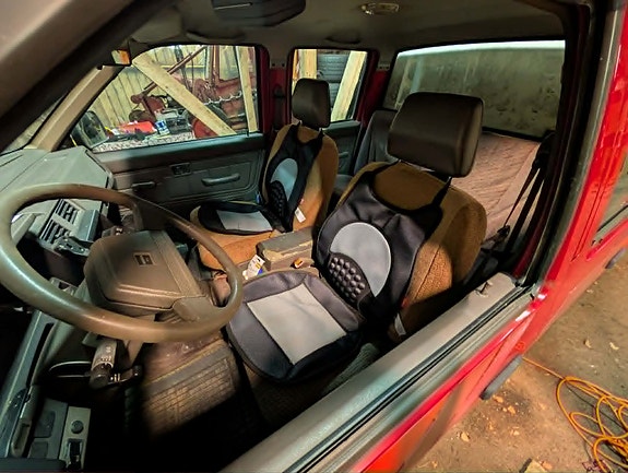Nissan Navara 2 of 4