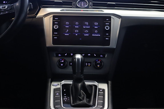 Volkswagen Passat 17 of 20