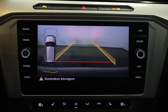 Volkswagen Passat 18 of 20