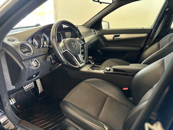Mercedes-Benz C220 14 of 23