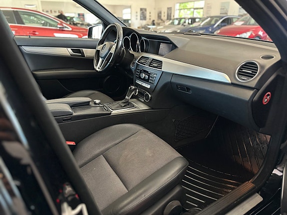Mercedes-Benz C220 20 of 23
