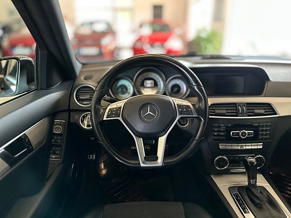 Mercedes-Benz C220 21 of 23