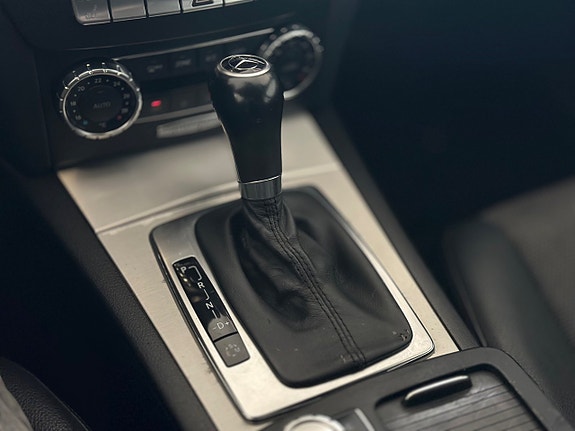 Mercedes-Benz C220 11 of 23