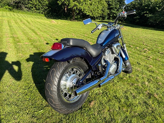 Honda Shadow VT 600 toppskick 1170 mil 2 of 14