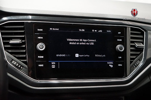 Volkswagen T-Roc 19 of 24