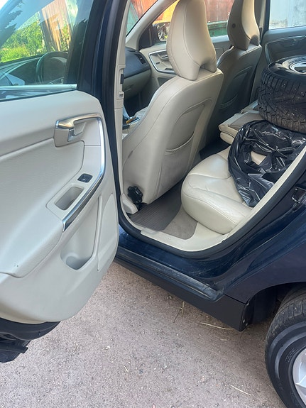 Volvo XC60 7 of 16
