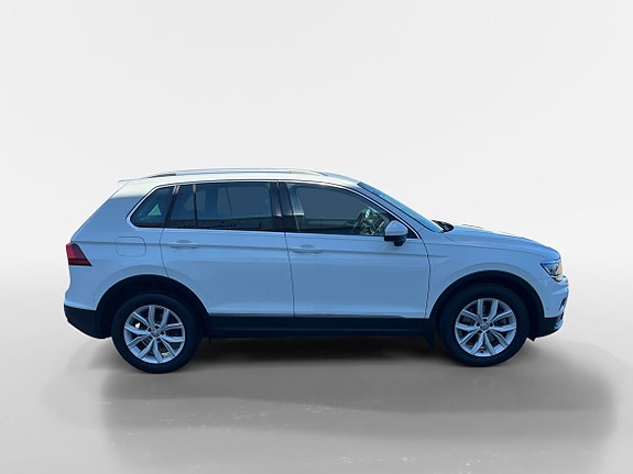 Volkswagen Tiguan 2 of 5