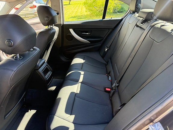 BMW 316d 3 of 5